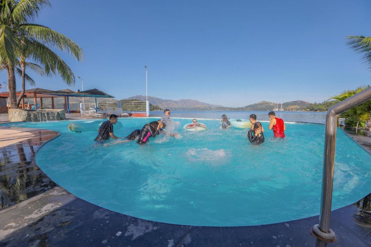 Whiterock Beach Hotel And Waterpark Subic Bay Zewnętrze zdjęcie